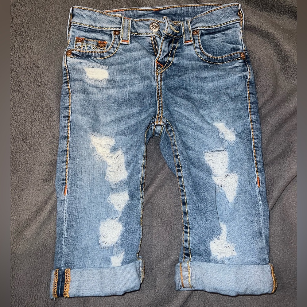 TRUE RELIGION KNEE LENGTH SHORTS